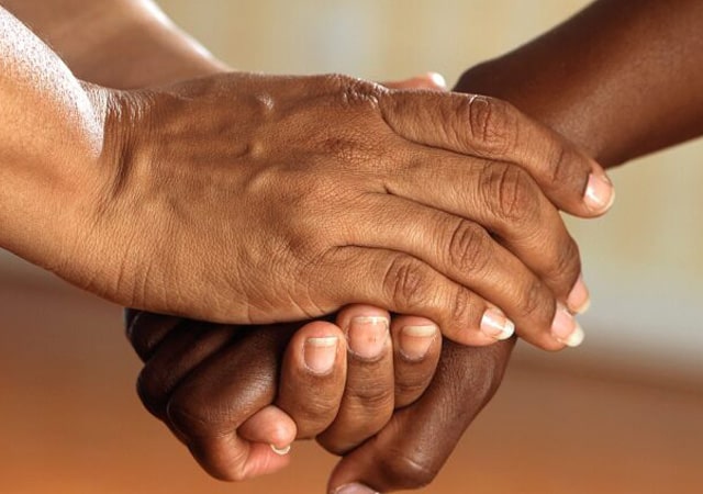 Social-Care_pexels-pixabay-45842_640_450-min