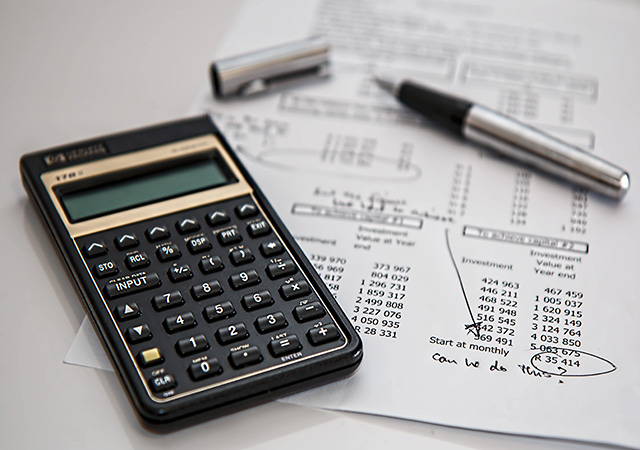 Accounting_pexels-pixabay-53621-min